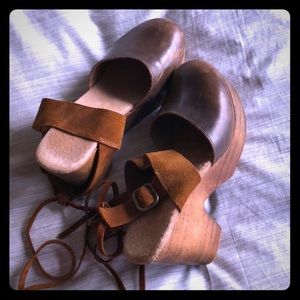 Free people clogs
